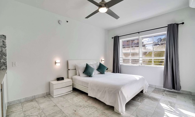 Flamingo/Lummus Condo | Best location by the Beach ! Free WiFi - TV - All amenities