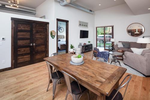 Whitefish House | BEST Location, Large & Modern, Glacier Avails!