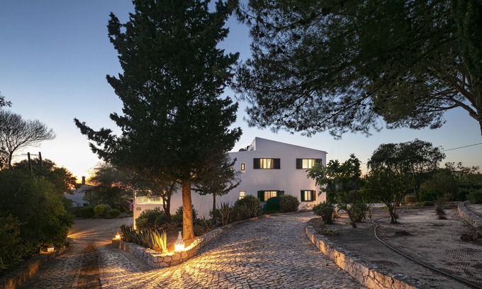 Carvoeiro Villa | Best Location Walk to town beach HEATED Gated Pool Amazing Views. 5 Bedrooms