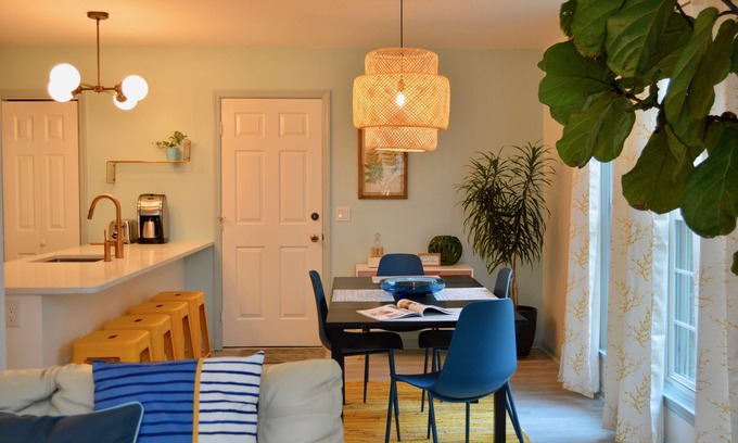 Whitemarsh Island House | Best of both worlds - located between Savannah Downtown and Tybee Island.