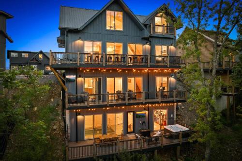 Sevierville House | Best of Both Worlds/Near Pigeon Forge/Lake Views