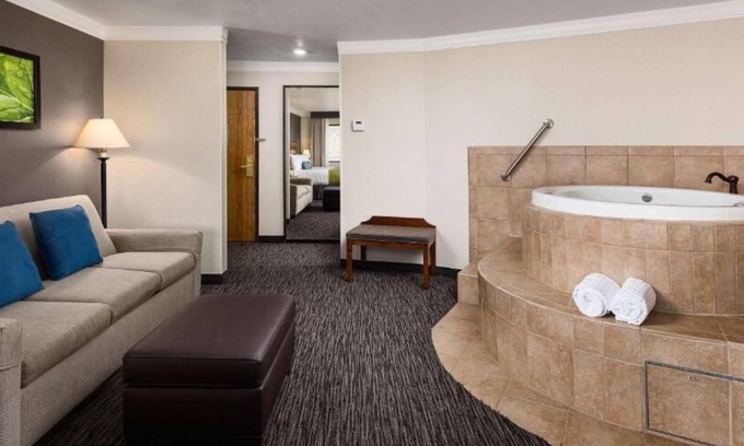 Kimball Junction Hotel | Best Place to Stay in Park City! Free Breakfast, Pool, Shuttle, Pet-friendly!