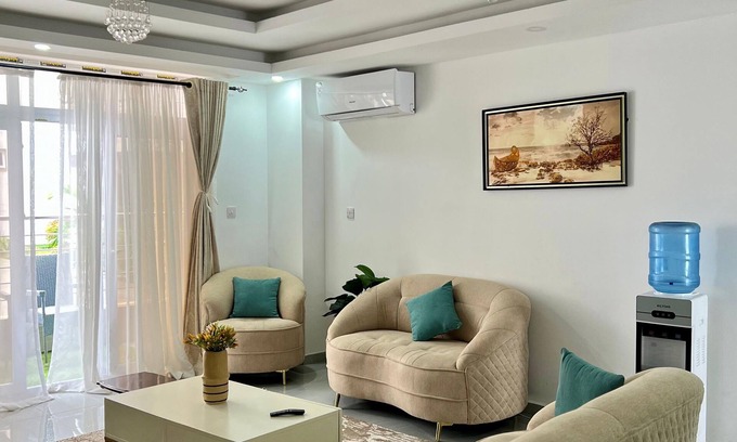 Mombasa Apartment | Best places to stay in Mombasa 3 bedroom 4 bedrooms 5 minutes walk to everywhere