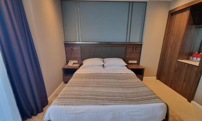 New Boulevard Apartment | BEST STUDIO 25-09 Leo Group