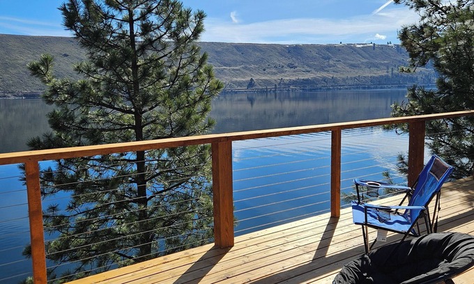 Joseph House | Best Wallowa Lakefront rental w/private dock and his/hers soaking tub! 4br/3ba