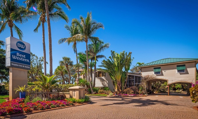 Moorings Hotel | Best Western Naples Inn & Suites