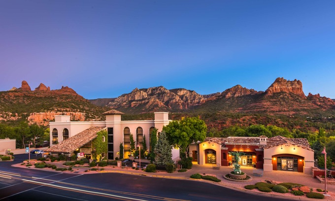Uptown Sedona Hotel | Best Western Plus Arroyo Roble Hotel & Creekside Villas