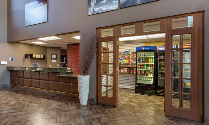 Thunderbird Industrial Airpark Hotel | Best Western Plus Scottsdale Thunderbird Suites