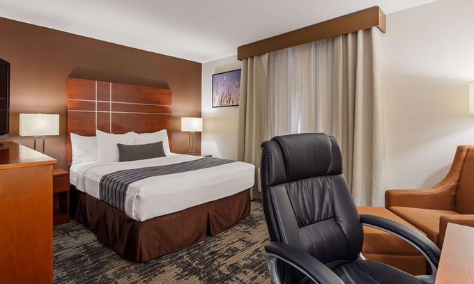 Wa Keeney Hotel | Best Western Plus WaKeeney Inn & Suites