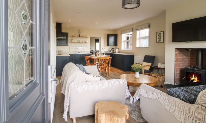 Oswestry Cottage | BETHANIA, family friendly, with open fire in Llanrhaeadr-Ym-Mochnant