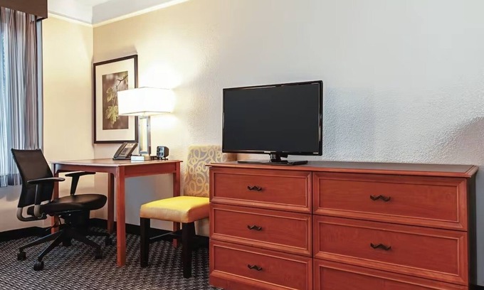 Guasti Hotel | Better Choice For Your Vacation! 2 Great Units Close to iFLY Indoor Skydiving!