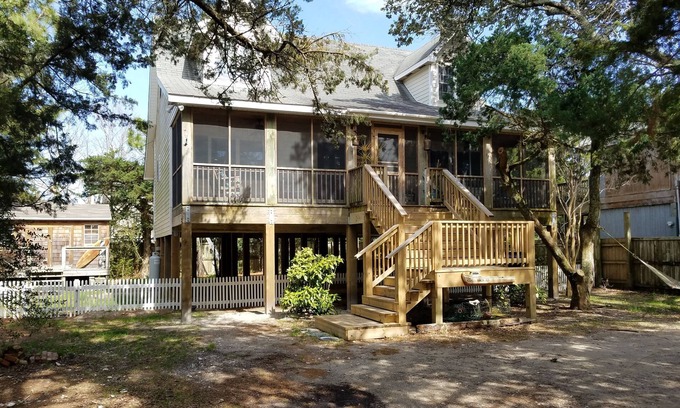 Ocracoke House | Better Days: Pet friendly home with enclosed yard. Screened porch.
