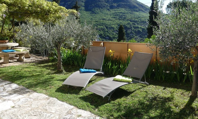 Le Bar-sur-Loup Apartment | Between sea and mountain, apartment with private exterior in a quiet villa
