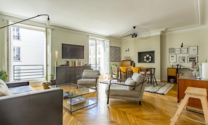 11th Arrondissement Apartment | Between the Beams, by Veeve