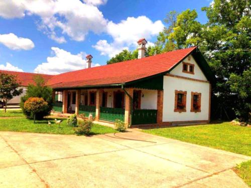 Kaba Apartment | Betyár-Lak