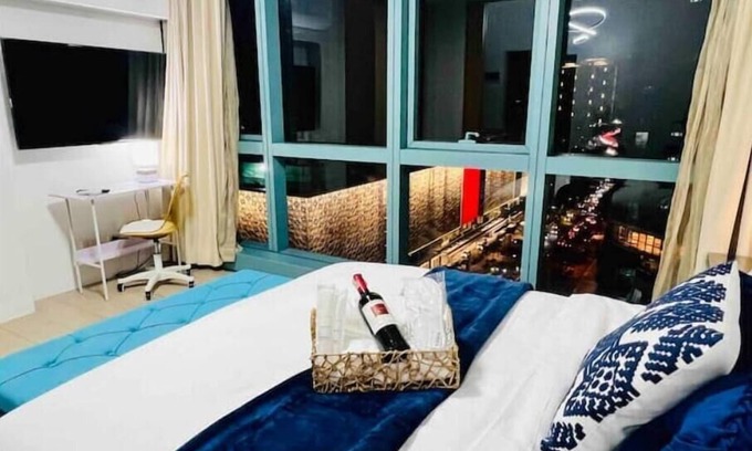 Pinagsama Condo | BGC Luxury Condo - Pool & Wi-Fi - Suite 14