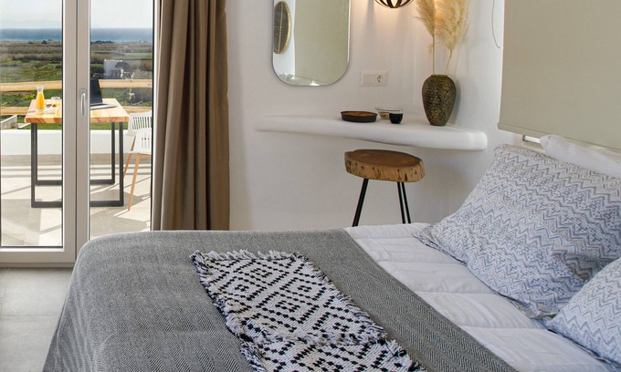 Mikri Vigla Villa | BH438 - C - Suite Naxos