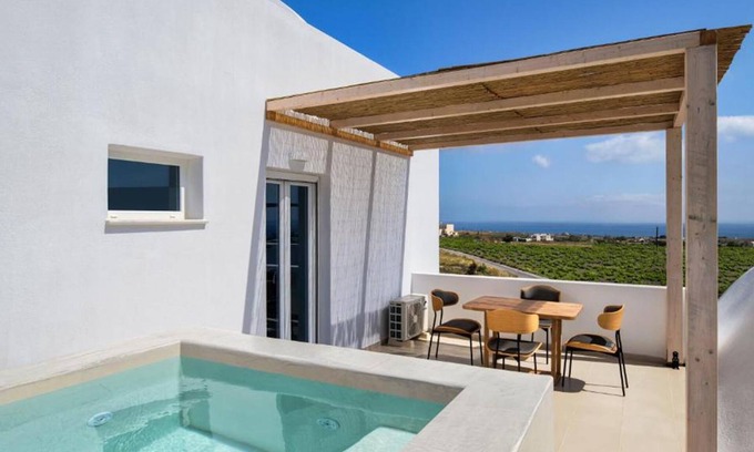 Karterados Apartment | BH590 - C - Suite Santorini