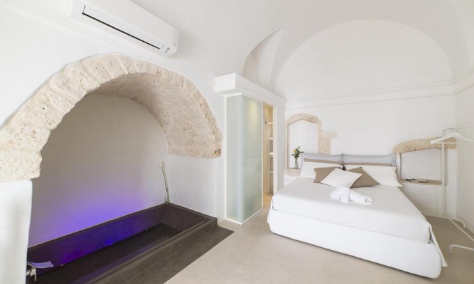 Ostuni Apartment | Bibi Apartment & Suite with Jacuzzi by Wonderful Italy