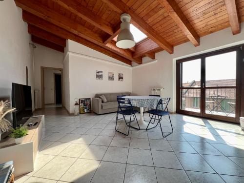 Acquabella Apartment | BIG Attico Goldoni 2 bagni [Duomo-M4 Lin Airport]