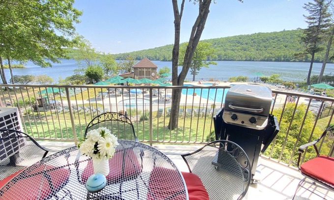 Lake Harmony Condo | "Big Boulder Lake Retreat" 2min to Ski, Cozy Fireplace, 10min to Waterpark
