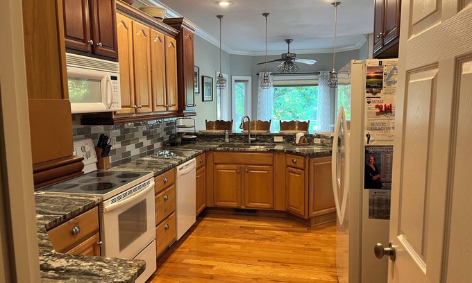 Roach House | BIG ISLAND TIME Lakefront Family Vacation Home-4Bd-4BA-Sleeps 15-Cove-Dock-Slip