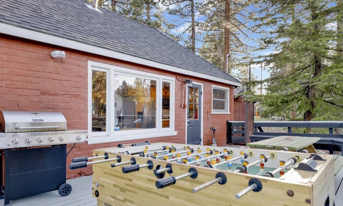 Boulder Bay Ski Chalet | Big Paws Cabin- Boulder Bay Modern Chalet- Foosball