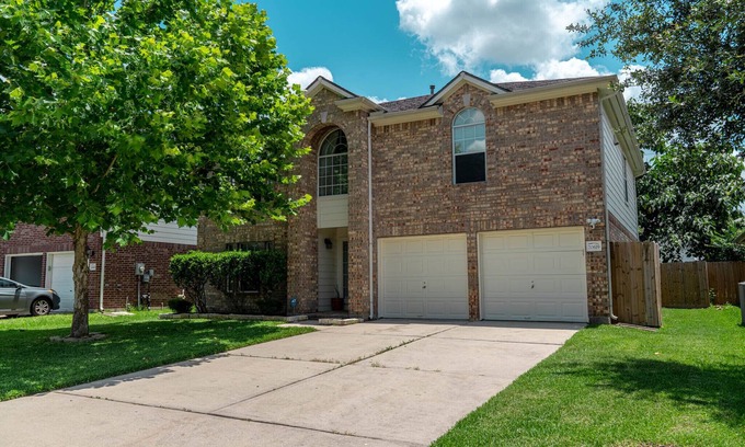 Barker House | Big Relaxing 4 bedroom house, close to I10 and 99