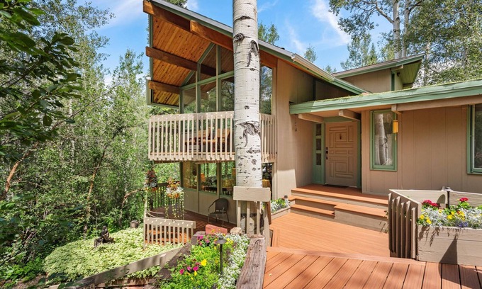 Aspen House | Big Savings, More Nights! 15% off 3 night stays thru Dec 14
