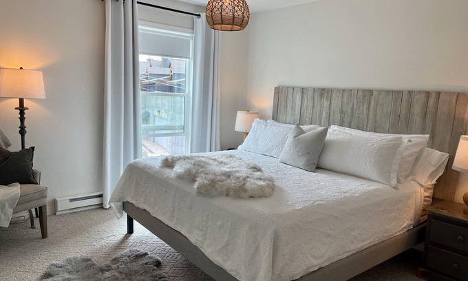 Big White Ski Resort Condo | Big White condo Ski-In/Out, Family Friendly sleeps 4