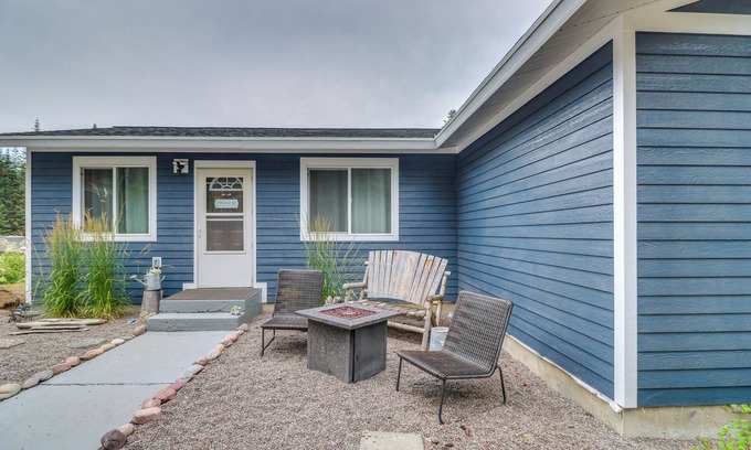 Bigfork Cottage | Bigfork Cottage w/Hot Tub ~ 6 Mi to Flathead Lake