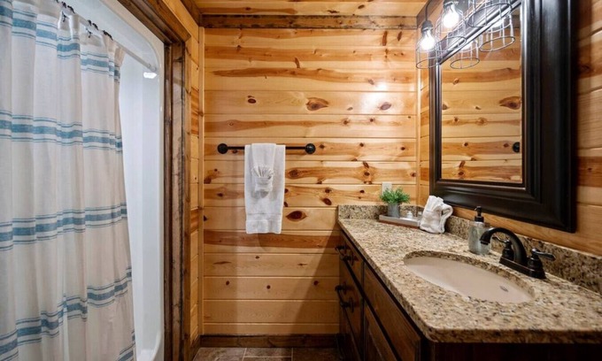 Broken Bow Apartment | Bigger IS Better! Spacious 5 BR Hideaway