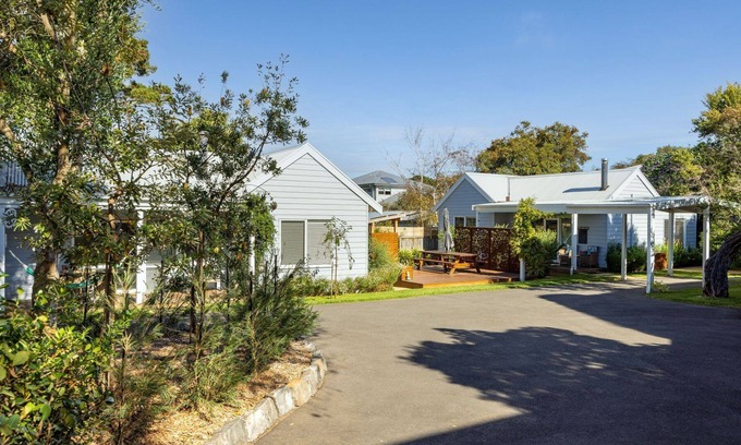Sorrento Cottage | Bilinga Cottages - Magbird and Wattlebird