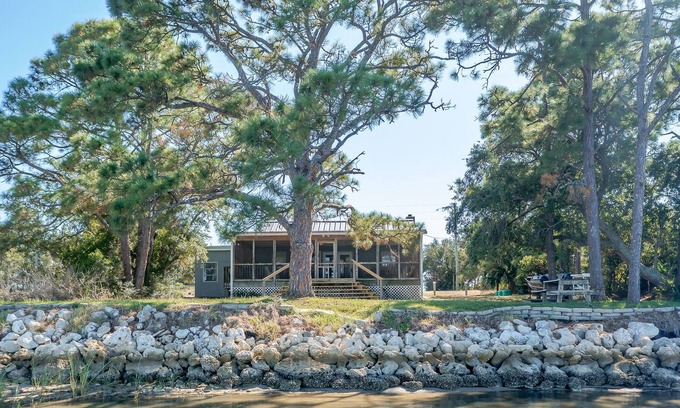 Alligator Point House | Bill's Bay Breeze-Beautiful Alligator Point Home