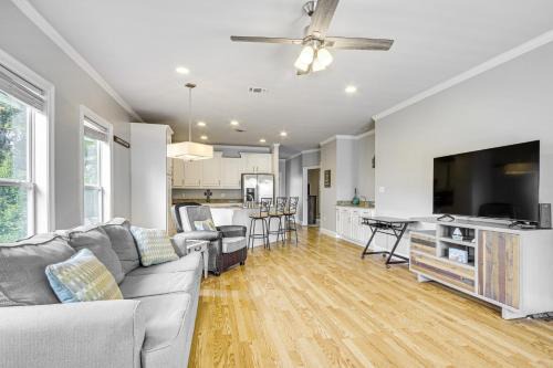 Biloxi Apartment | Biloxi Condo with Community Pool about Half-Mi to Beach!