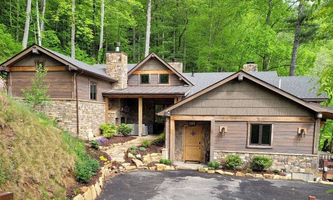 Bear Lake Reserve House | Birch Bay Retreat, a secluded, lake front residence at Bear Lake Reserve. n