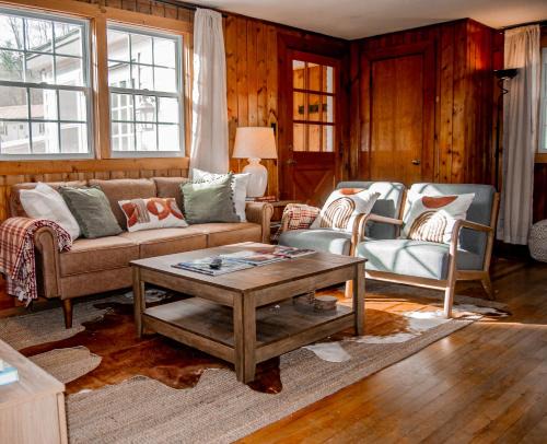 Ludlow House | Birch House: Cozy Cabin 5 min from Okemo