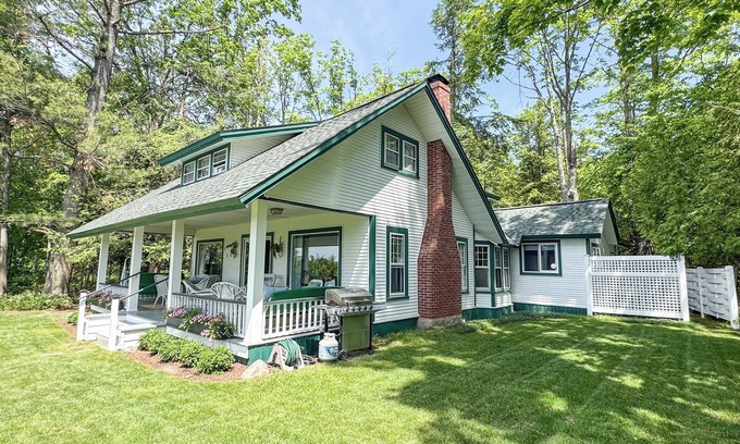 Roaring Brook Cottage | Birchgate – Historic Bluffside Cottage with Panoramic Bay Views