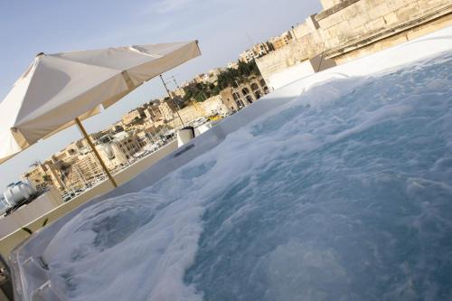 Birgu Apartment | Birgu Lodge ground floor with Jacuzzi 0