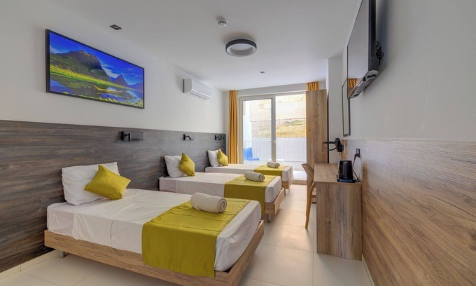 Swieqi Apartment | Black 7: Studio Apartment in St. Julian's