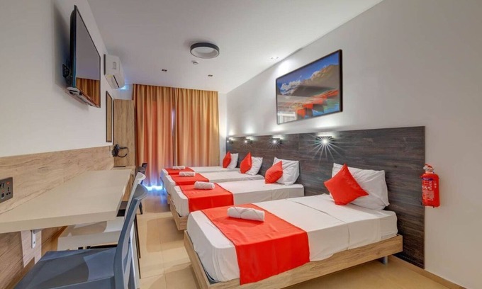 Swieqi Apartment | Black 9: Studio Apartment in St. Julian's