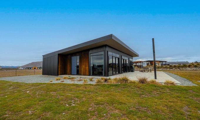 Twizel House | Black Box, Twizel, FREE WIFI