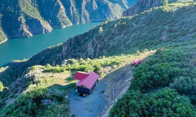 Cimarron House | Black Canyon 4BR OffGrid Retreat Crawford Colorado Spacious 4-bedroom house