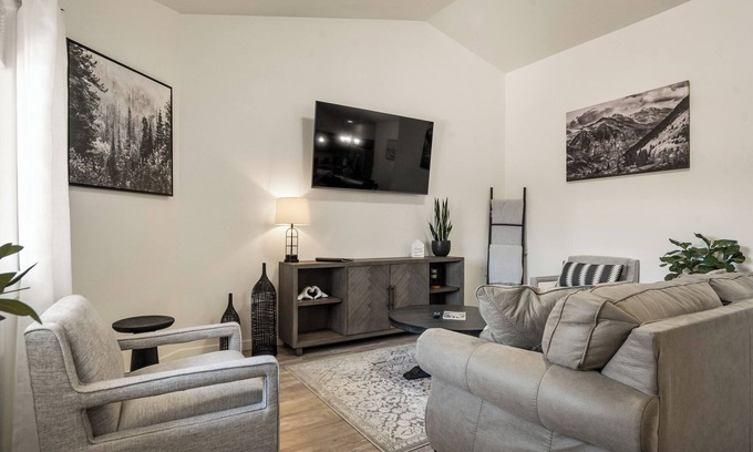 Montrose House | Black Canyon Retreats, Your Home Away From Home