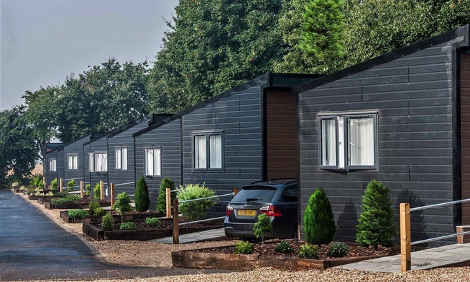 Lincoln Cottage | Black Edition Lodge - Unit 33 - a lodge that sleeps 8 guests in 3 bedrooms
