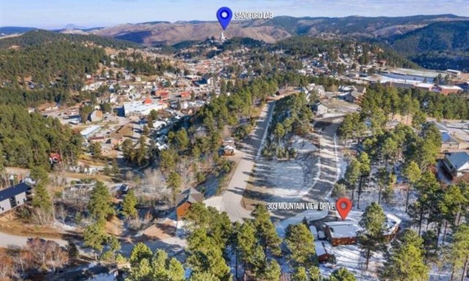 Deadwood House | Black Hills Mountain View Manor 3 Bedroom/2 Bath