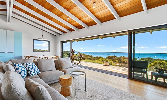 Blairgowrie House | Blairgowrie Views - opposite the bay beach with views, spa and large yard
