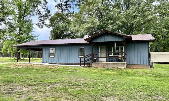 Valliant House | Blake's Place/Stocked Pond/Secluded/Wi-Fi