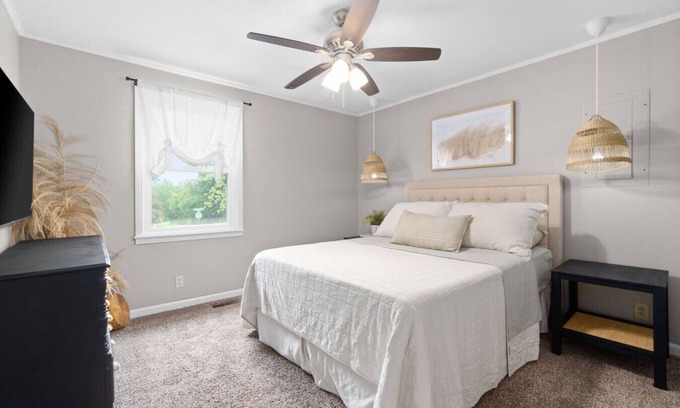Clarksville House | Blakemore House | Sleeps 7+ | Pet-Friendly Big Yard Near Fort Campbell & Downtown