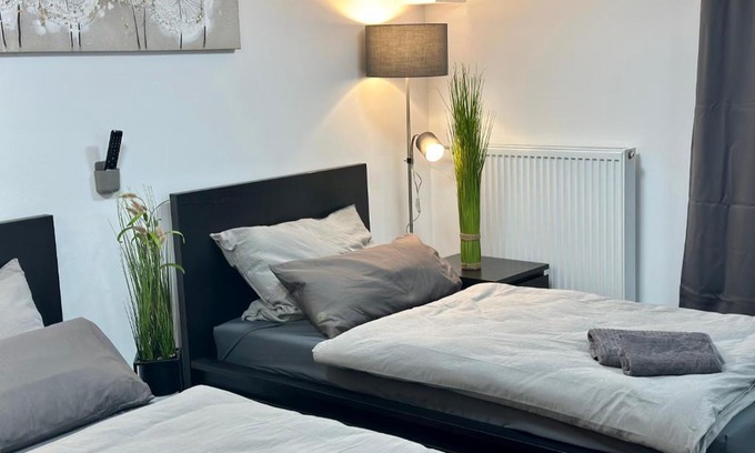 Rhein-Erft-Kreis District House | Blauer Stein 7a Doppelzimmer 01 - 2 Betten